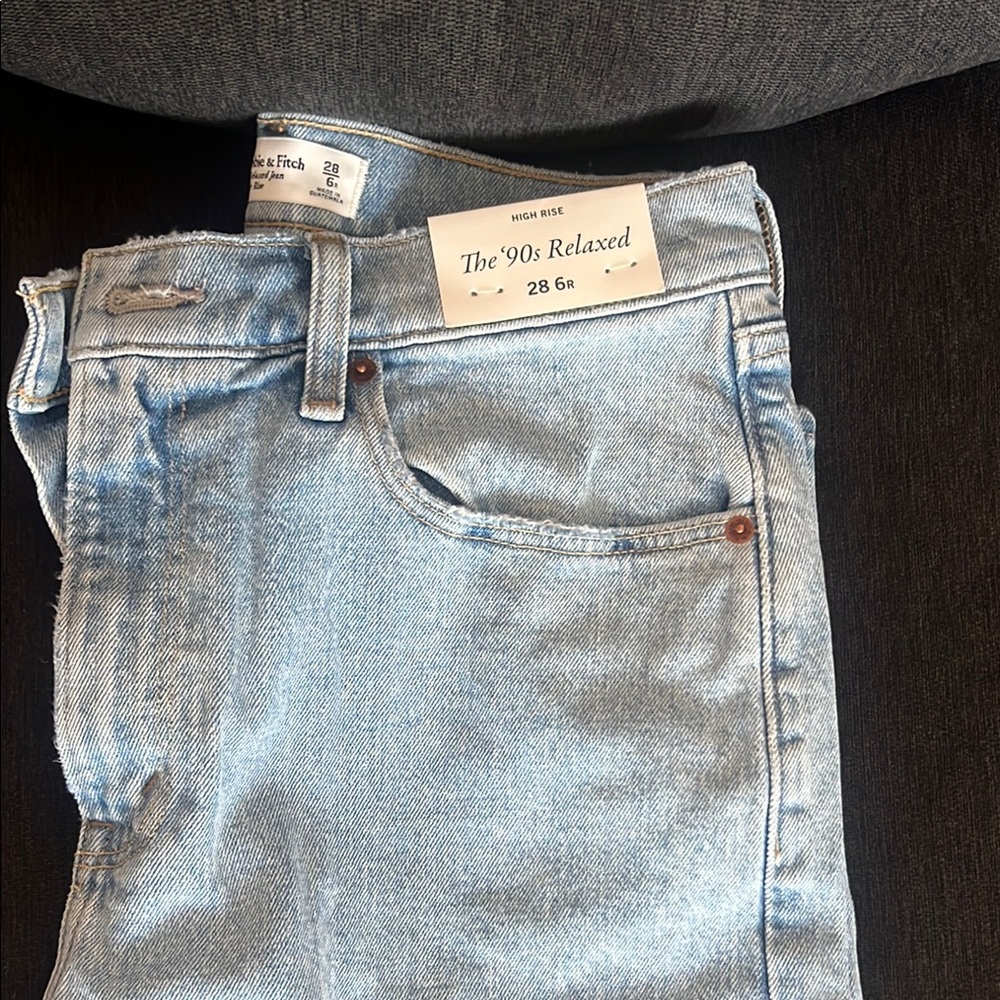 Abercrombie & Fitch The ‘90s Relaxed